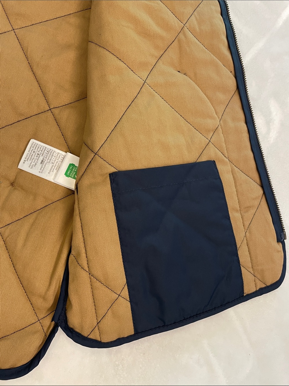 J. Crew Quilted Vest in Navy S NWOT - Picture 4 of 7